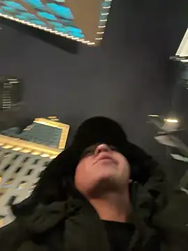 Jhon jairo420zzzz online show from April 6, 2:18 am