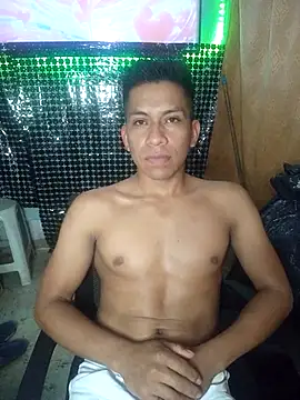 Snapshot of yisusalejo chatting on February 15, 3:40 am yisusalejo online show from February 15, 3:40 am