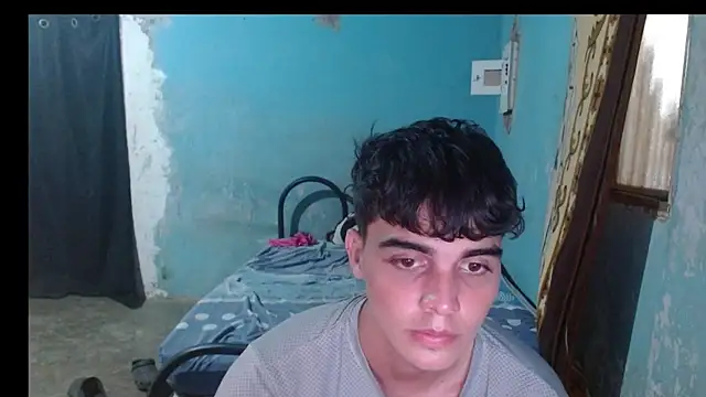 Snapshot of heiker__ chatting on May 25, 3:28 am heiker online show from May 25, 3:28 am