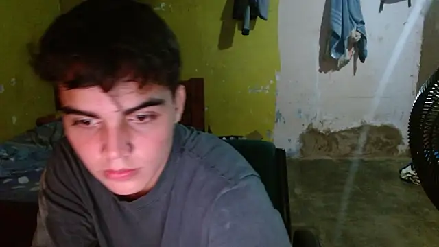 Snapshot of heiker__ chatting on March 22, 11:28 pm heiker online show from March 22, 11:28 pm