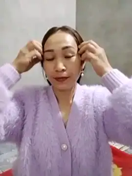 Snapshot of Thobaby112 chatting on February 23, 1:29 am Thobaby112 online show from February 23, 1:29 am