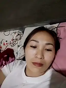 Snapshot of Thobaby112 chatting on February 15, 10:03 am Thobaby112 online show from February 15, 10:03 am