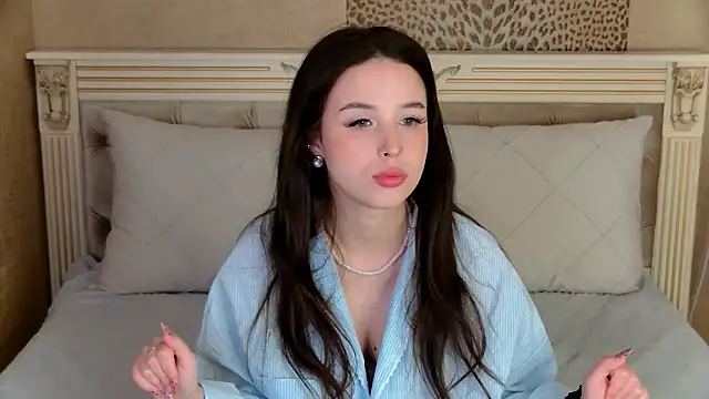 Snapshot of LanaLedger chatting on May 9, 3:04 pm LanaLedger online show from May 9, 3:04 pm