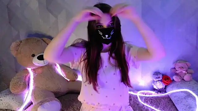 Snapshot of llonaMask chatting on February 27, 8:36 am llonaMask online show from February 27, 8:36 am