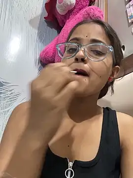 samayra1144 online show from May 5, 10:51 am