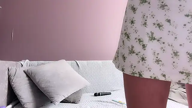 alice mooniie online show from June 15, 3:40 am