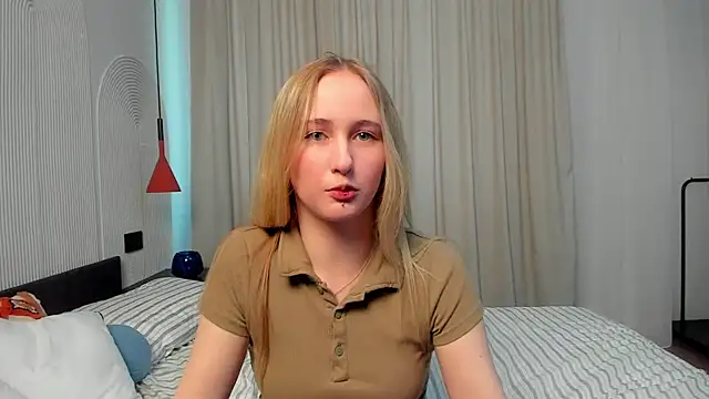 TraceeRebollar online show from March 3, 12:34 pm