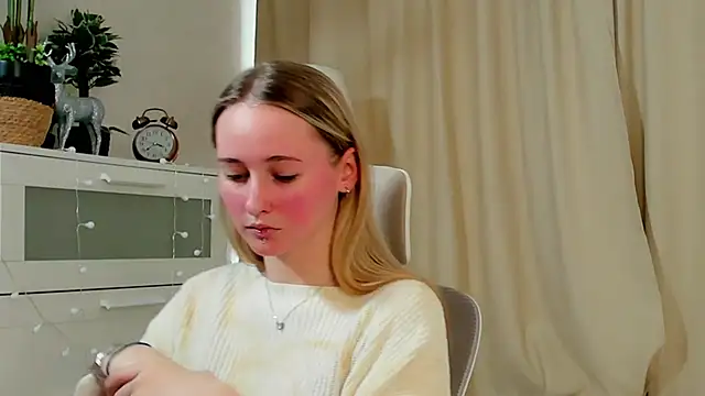 TraceeRebollar online show from February 17, 11:18 am