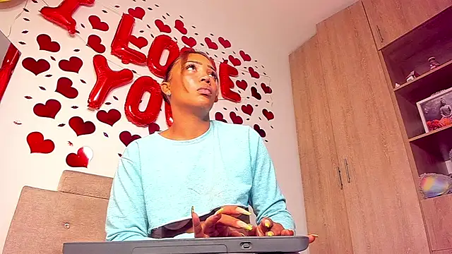 Giulia Cash online show from March 6, 12:00 pm