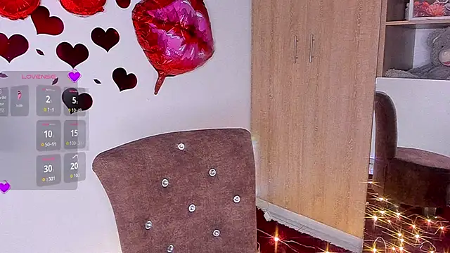 Giulia Cash online show from February 28, 12:16 pm