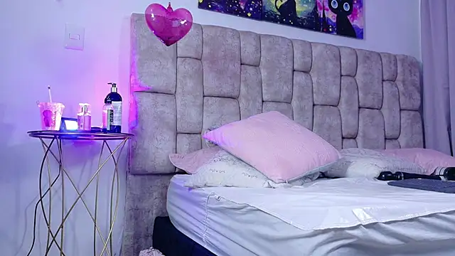 Snapshot of MiiaBlumm_ chatting on February 24, 11:27 pm MiiaBlumm online show from February 24, 11:27 pm