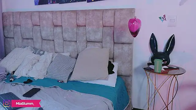 MiiaBlumm  online show from March 25, 7:46 pm