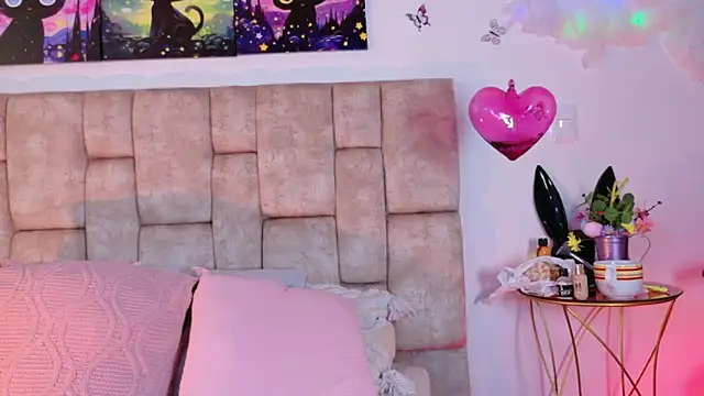 MiiaBlumm  online show from April 7, 5:37 pm