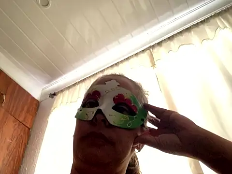 Snapshot of Charming-Layla chatting on March 3, 6:31 am Charming-Layla online show from March 3, 6:31 am