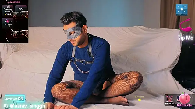 aarrav hotty online show from April 4, 4:24 pm