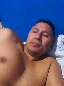 Snapshot of deiner13 chatting on February 20, 1:35 am deiner13 online show from February 20, 1:35 am