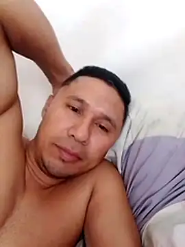 Snapshot of deiner13 chatting on February 17, 4:48 pm deiner13 online show from February 17, 4:48 pm