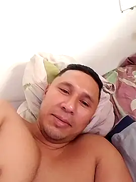 Snapshot of deiner13 chatting on February 15, 9:47 pm deiner13 online show from February 15, 9:47 pm