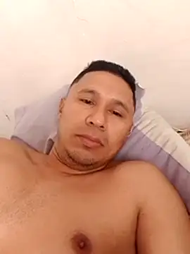 Snapshot of deiner13 chatting on February 16, 3:21 pm deiner13 online show from February 16, 3:21 pm