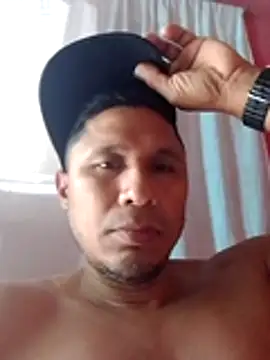 Snapshot of deiner13 chatting on February 23, 7:36 pm deiner13 online show from February 23, 7:36 pm