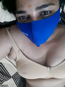 Snapshot of Tamil_Luckly_girl chatting on May 19, 4:36 pm Tamil Luckly girl online show from May 19, 4:36 pm