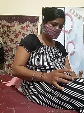 Snapshot of Tamil_Luckly_girl chatting on April 23, 11:38 am Tamil Luckly girl online show from April 23, 11:38 am