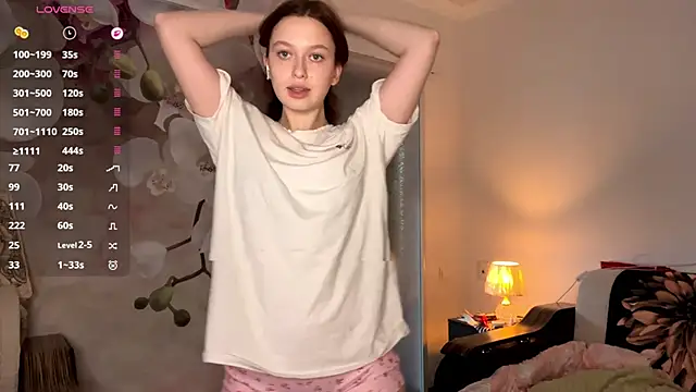 Snapshot of LoryMusetti chatting on February 15, 11:20 am LoryMusetti online show from February 15, 11:20 am