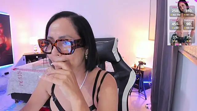 Snapshot of RubyStrome chatting on February 19, 9:39 am RubyStrome online show from February 19, 9:39 am