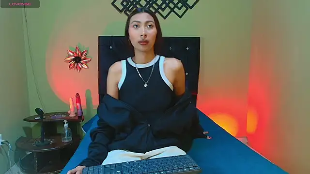 angeldreams15  online show from April 15, 7:58 pm