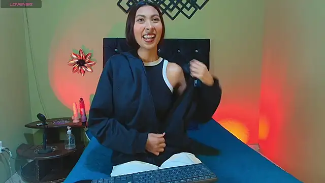 angeldreams15  online show from April 15, 7:29 pm