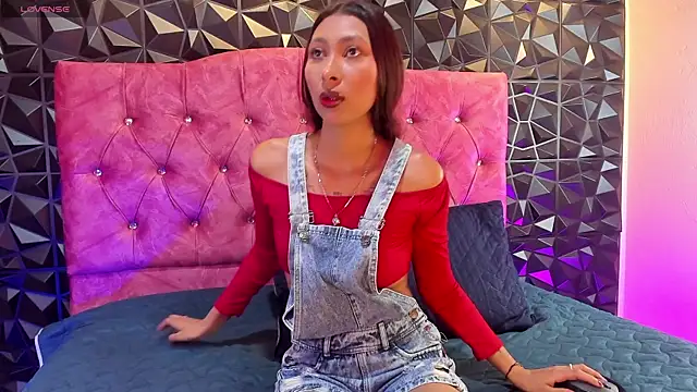 angeldreams15  online show from April 21, 7:31 pm