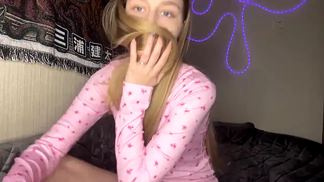 CassandraMur online show from March 1, 6:30 pm