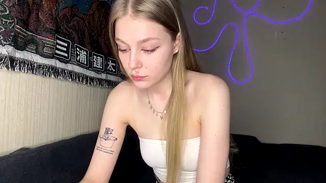 CassandraMur online show from February 24, 5:14 pm