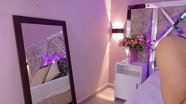 PerlaRogerss  online show from March 22, 10:28 am