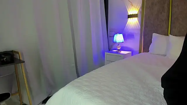 PerlaRogerss  online show from March 25, 10:47 am