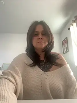 ValeValdez18 online show from February 15, 12:11 am