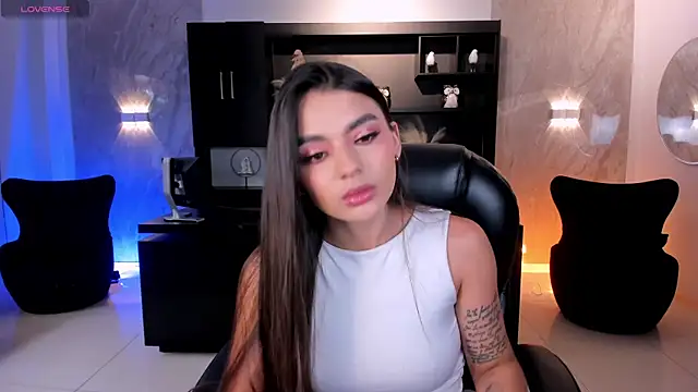 Snapshot of JulietteMoreau chatting on July 2, 6:58 pm JulietteMoreau online show from July 2, 6:58 pm