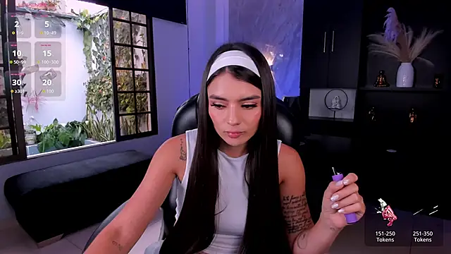 Snapshot of JulietteMoreau chatting on June 29, 7:02 pm JulietteMoreau online show from June 29, 7:02 pm