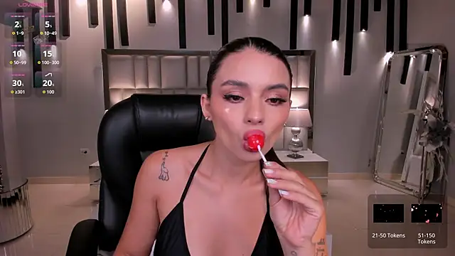 Snapshot of JulietteMoreau chatting on July 5, 11:22 pm JulietteMoreau online show from July 5, 11:22 pm