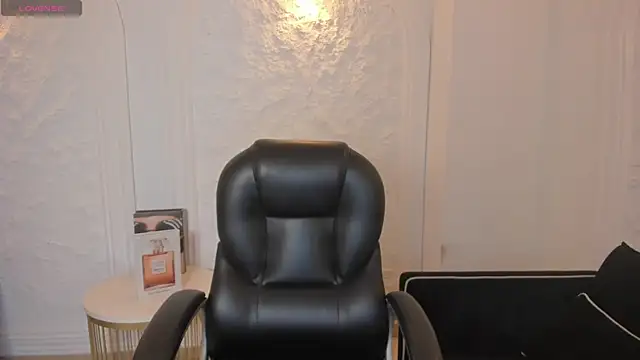 AmaraDivine online show from March 1, 5:24 pm