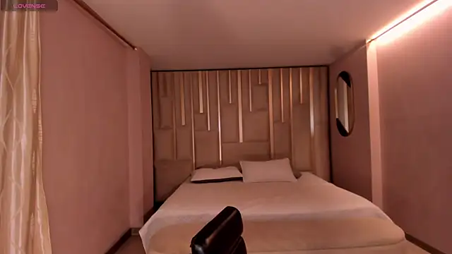 AmaraDivine online show from April 4, 12:12 pm