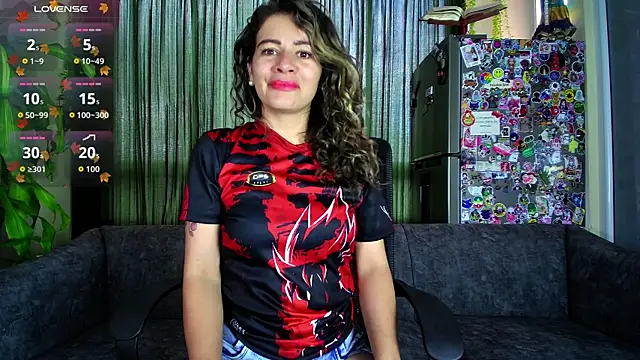 Snapshot of oriana_thomson01 chatting on May 2, 9:53 pm oriana thomson01 online show from May 2, 9:53 pm