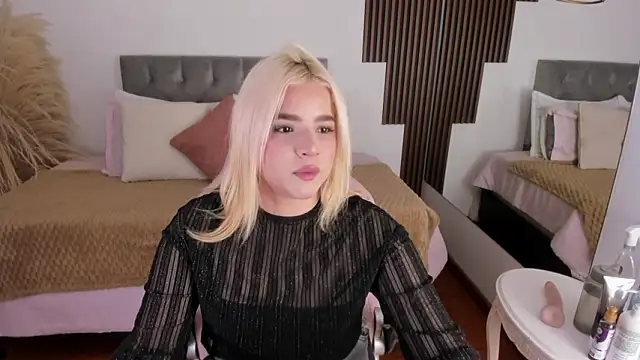 Snapshot of BarbieHannaB_ chatting on February 19, 7:00 pm BarbieHannaB online show from February 19, 7:00 pm