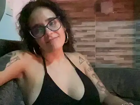 curlybb55 online show from March 5, 4:09 am