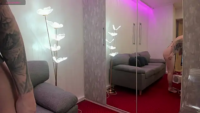 Snapshot of Natasha-Moon chatting on February 15, 9:25 pm Natasha-Moon online show from February 15, 9:25 pm