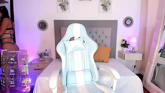 julietha Vega online show from March 13, 6:24 pm