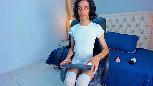 Hxxyro online show from March 13, 1:38 pm