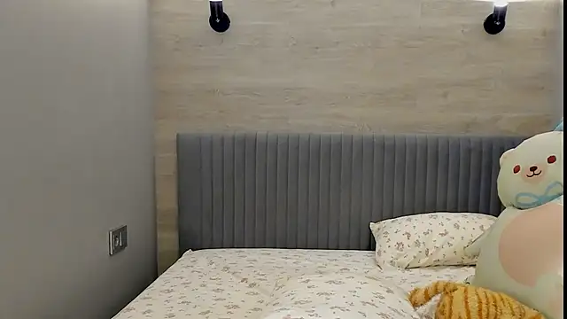 Snapshot of Mary_Phoenix chatting on May 24, 8:09 pm Mary Phoenix online show from May 24, 8:09 pm