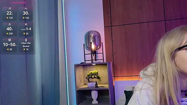 MoliQin online show from March 28, 7:53 am