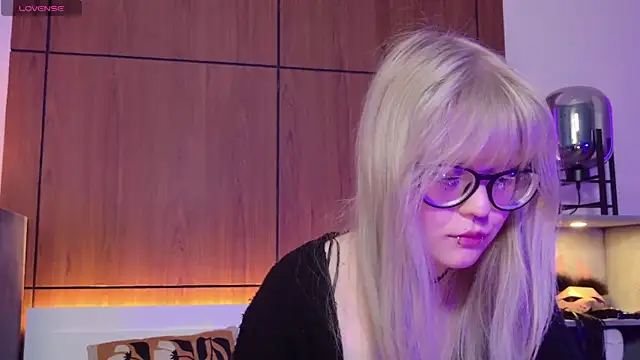 MoliQin online show from April 12, 7:44 am